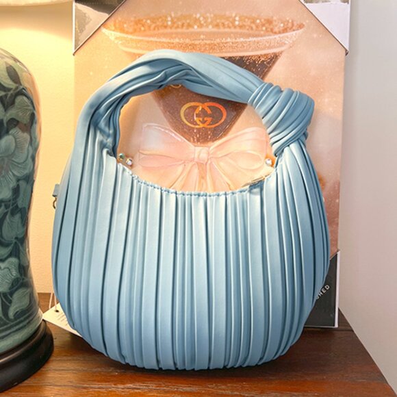 Urban Expressions Quilted Shoulder Bag NWT - Picture 2 of 3